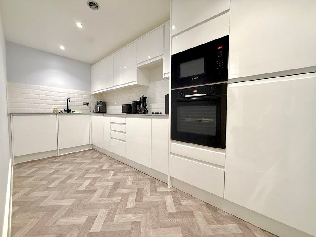 Property photo 3 of 8 Kitchen