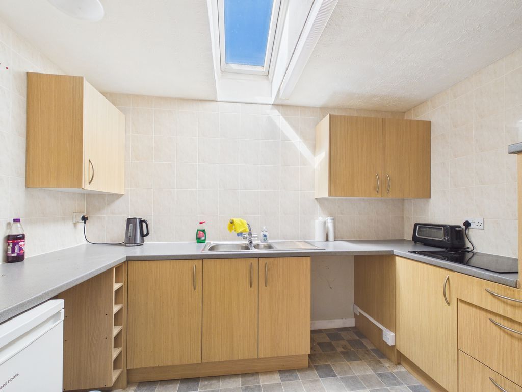 Property photo 3 of 9 Kitchen