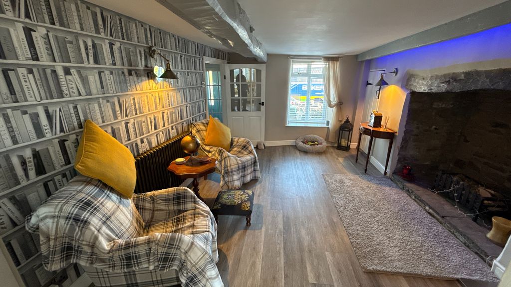 Property photo 2 of 14 Lounge (View 1)