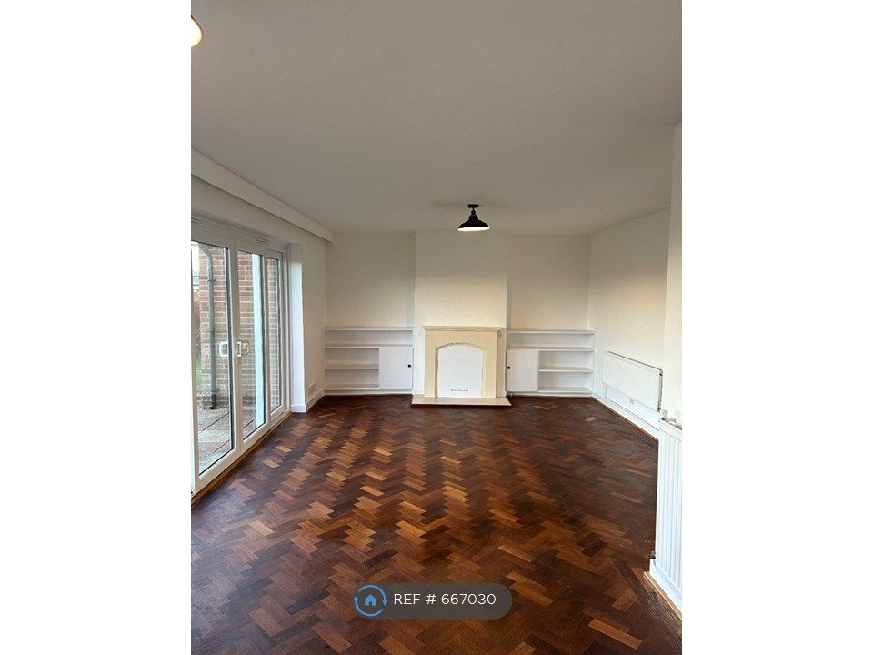 Property photo 2 of 13 Lounge/Dining Area