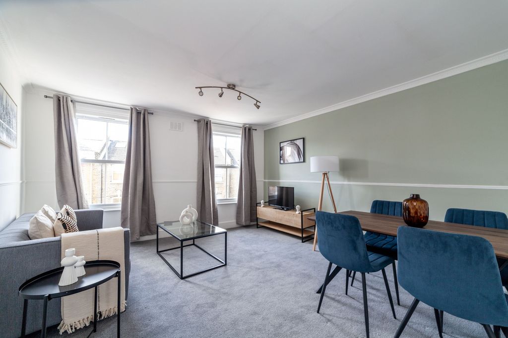 Property photo 1 of 29 Living Room