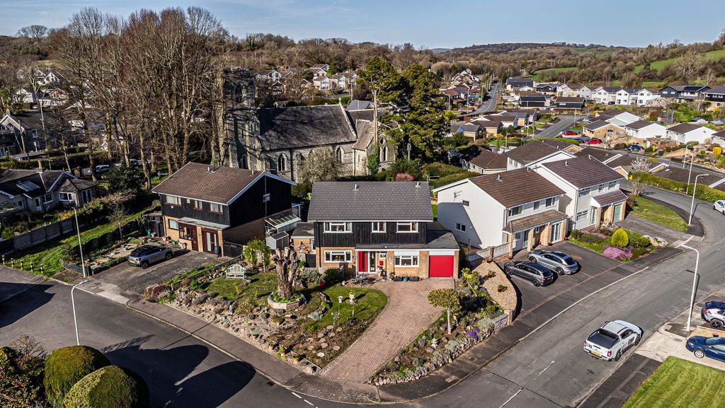 Property photo 1 of 52