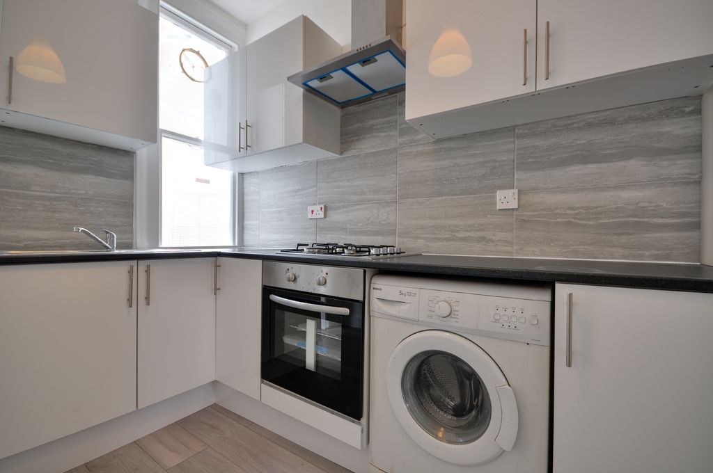 Property photo 1 of 8 Kitchen