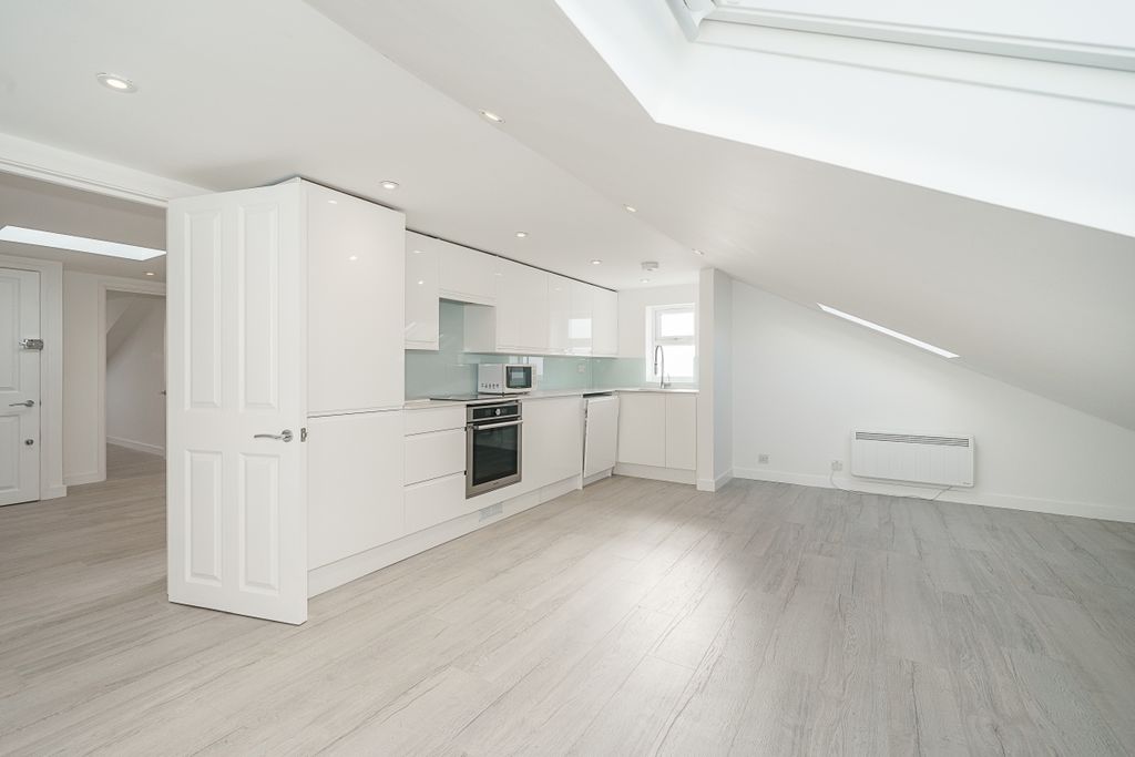 Property photo 1 of 11 Cresswell_Rd__001...