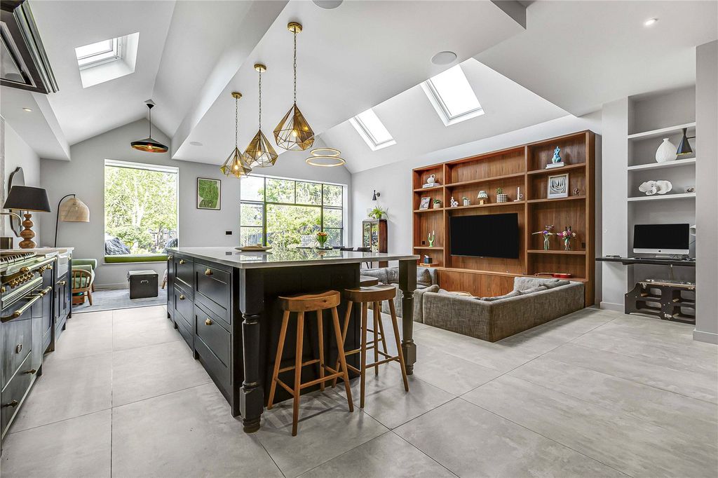 Property photo 2 of 14 Open Plan Kitchen