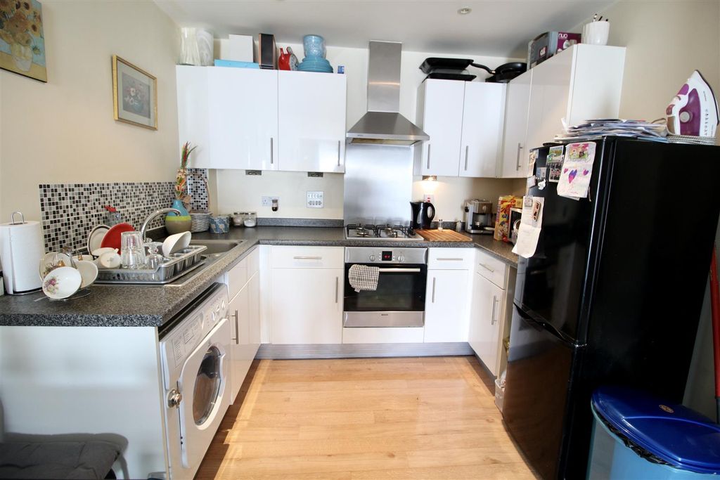 Property photo 2 of 7 Lounge/ Kitchen