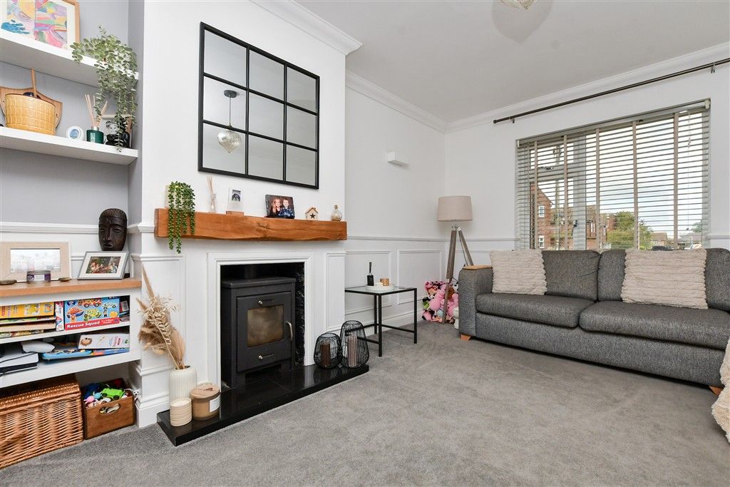 Property photo 1 of 10 Lounge