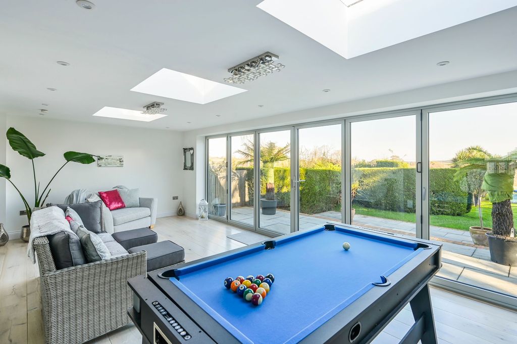 Property photo 3 of 33