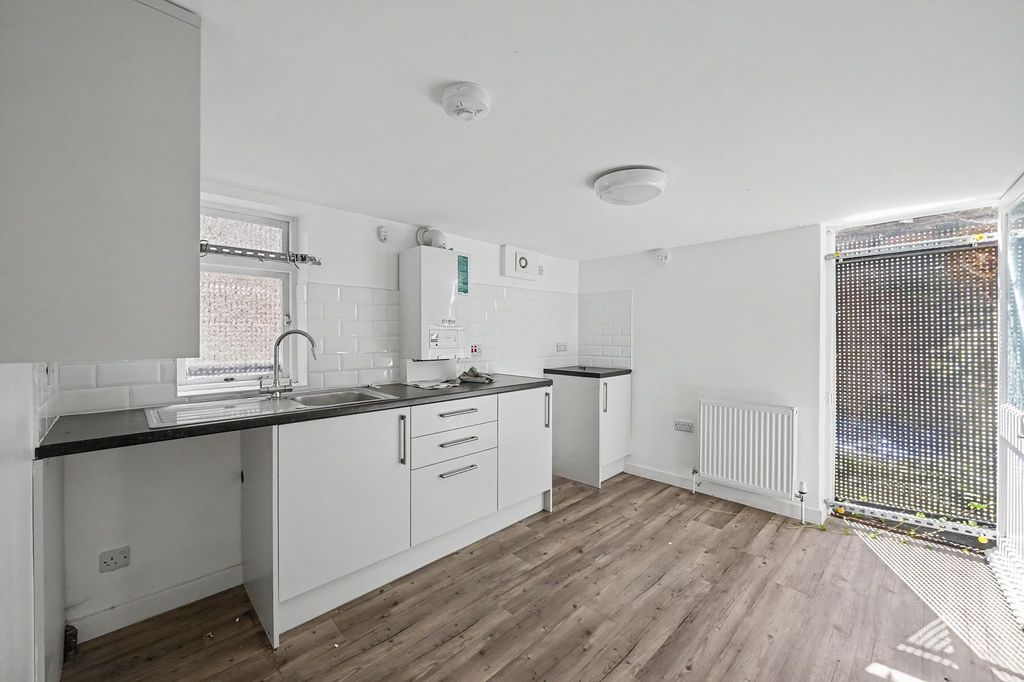 Property photo 2 of 13 Flat A, 6 Saltram Crescent, London, W9 3Hp