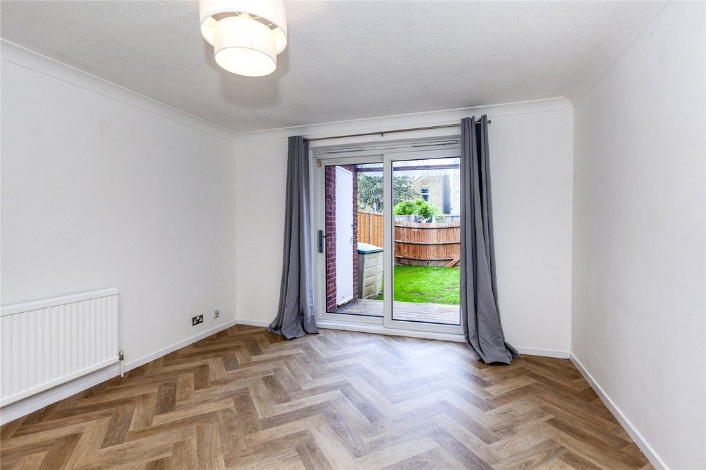 Property photo 2 of 19 Picture No. 52