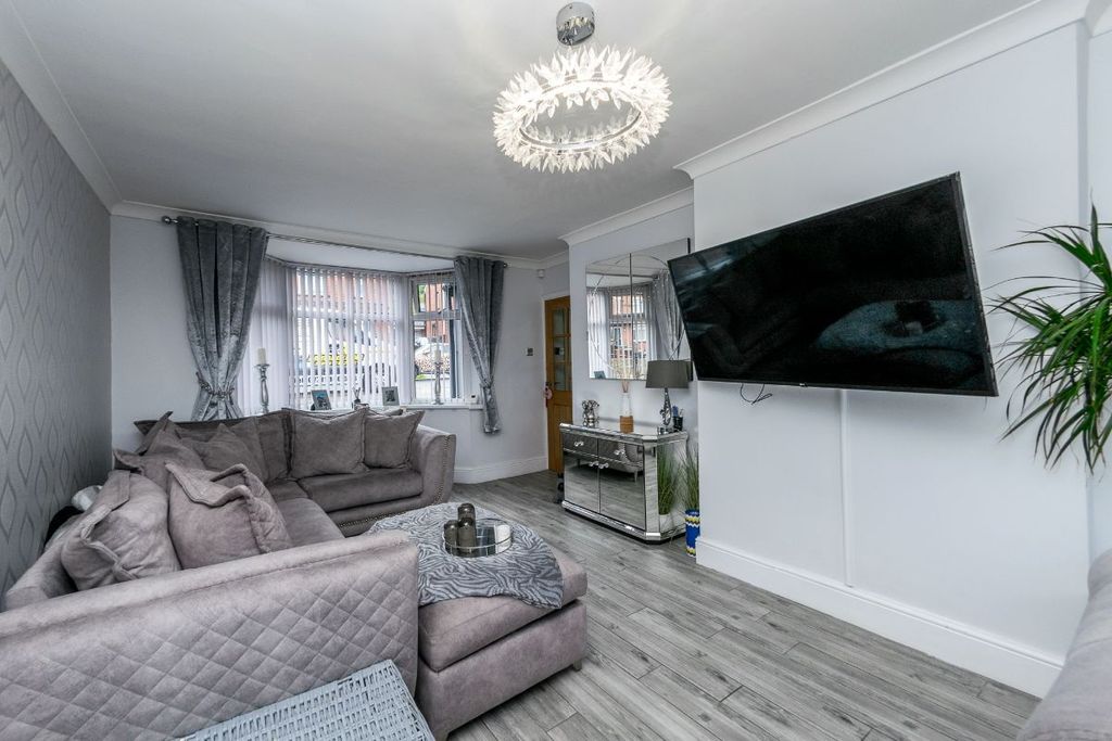 Property photo 2 of 32