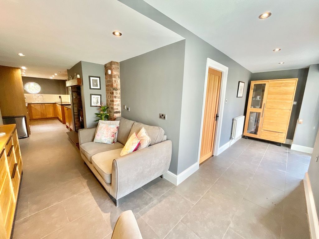 Property photo 2 of 35