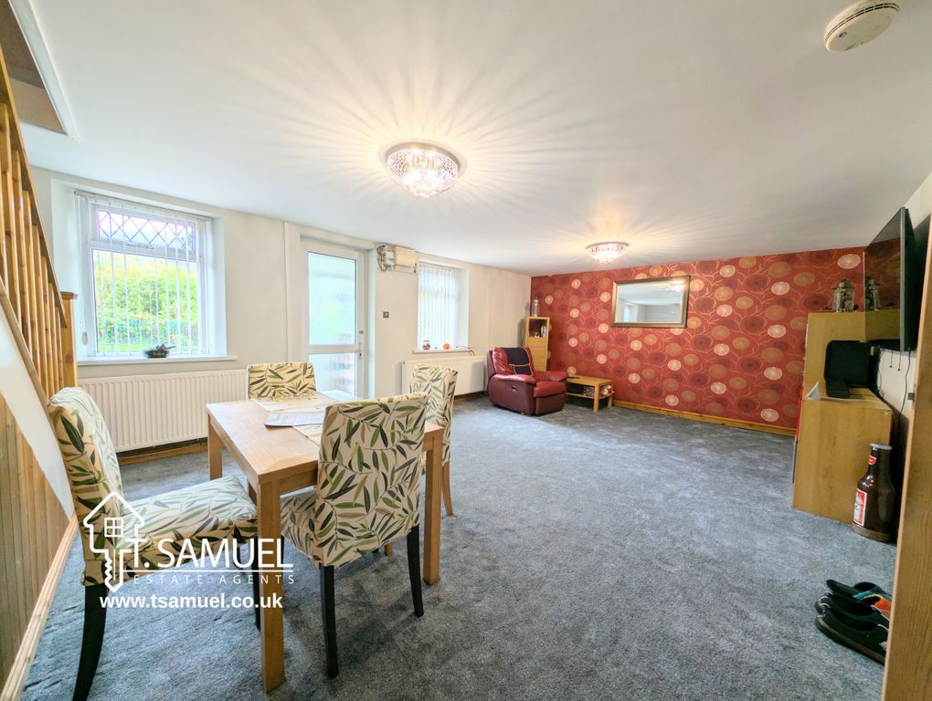 Property photo 3 of 25 Living Room