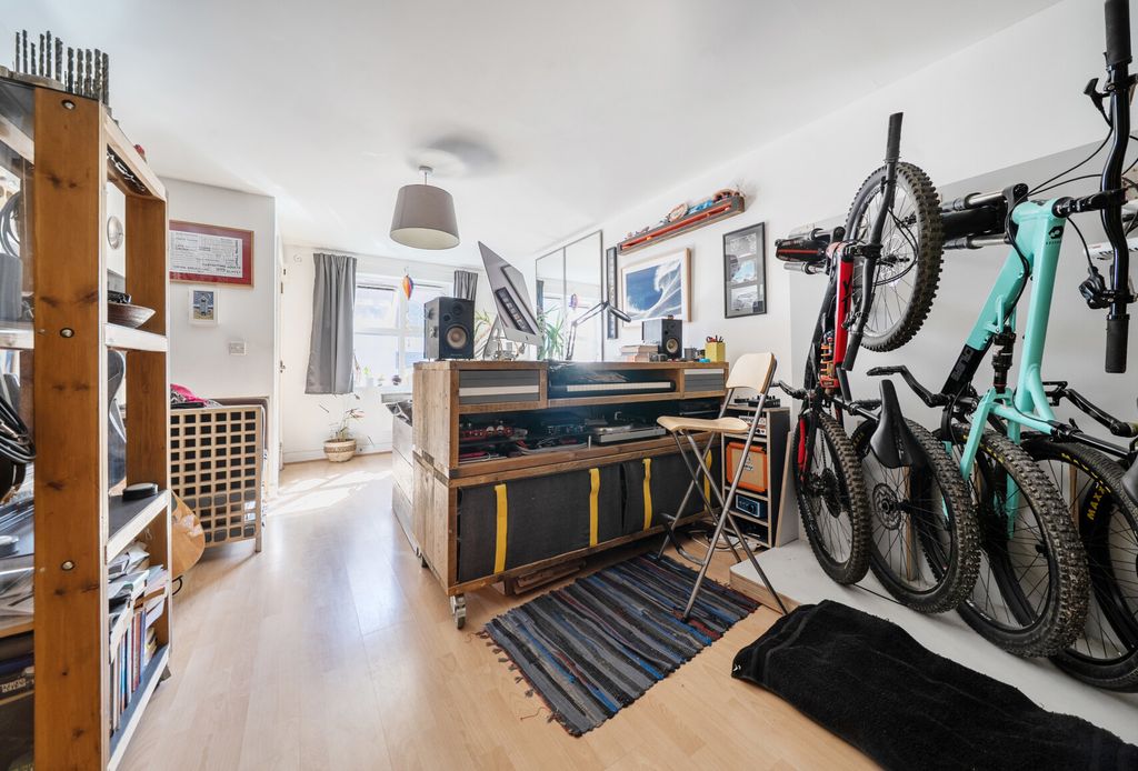 Property photo 2 of 16 1467573-9-6A19B93...