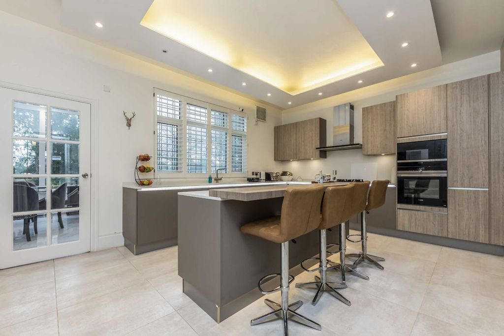 Property photo 3 of 7