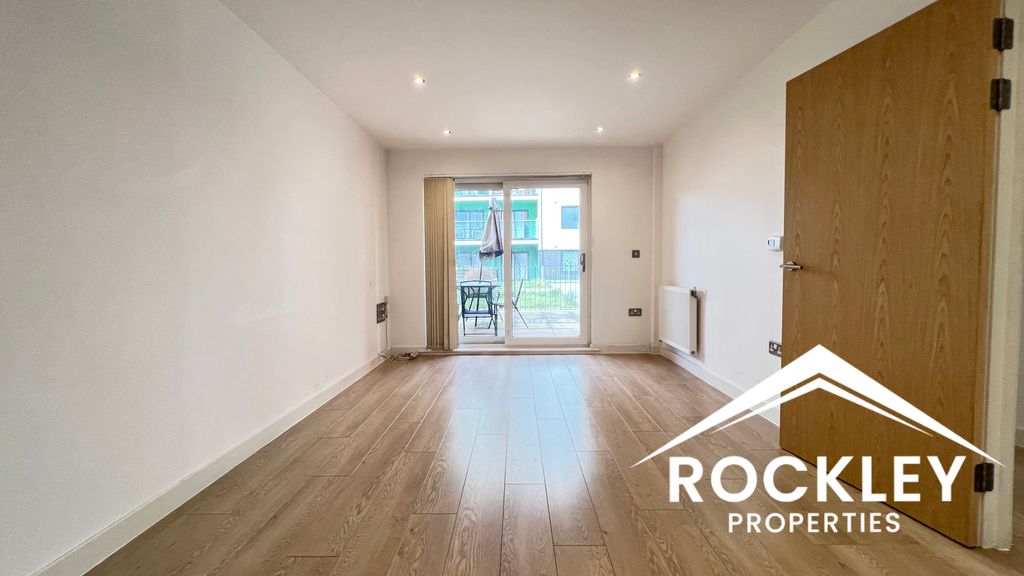 Property photo 2 of 21