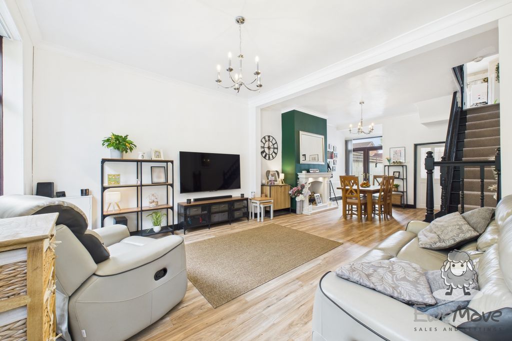 Property photo 2 of 11 15