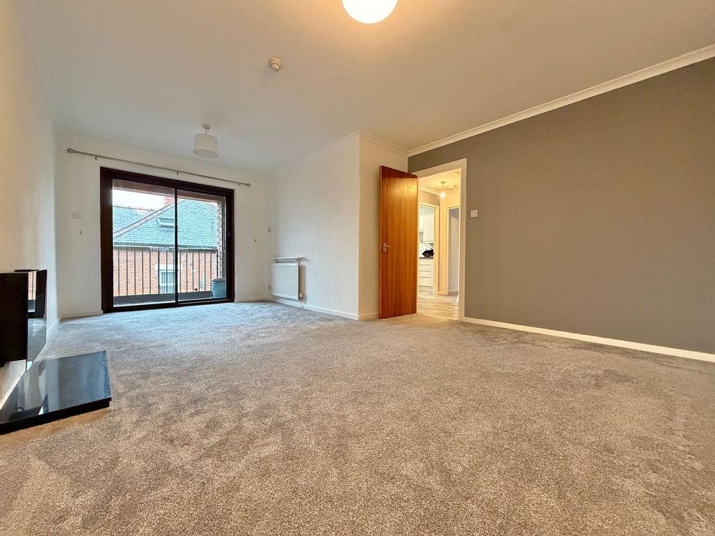 Property photo 3 of 8 Lounge Dining