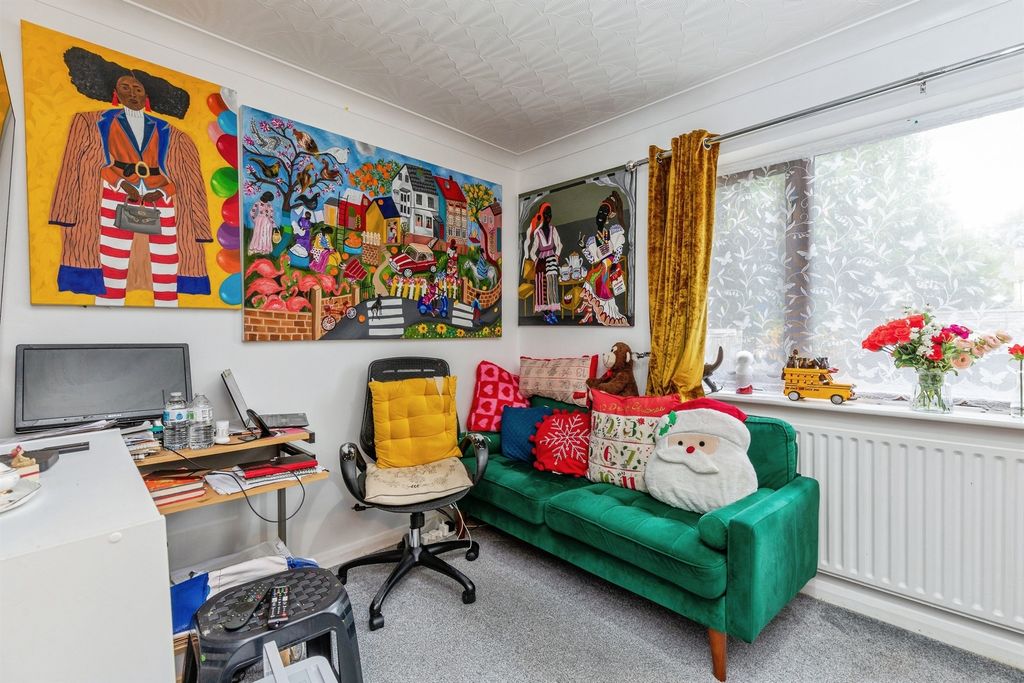 Property photo 2 of 6