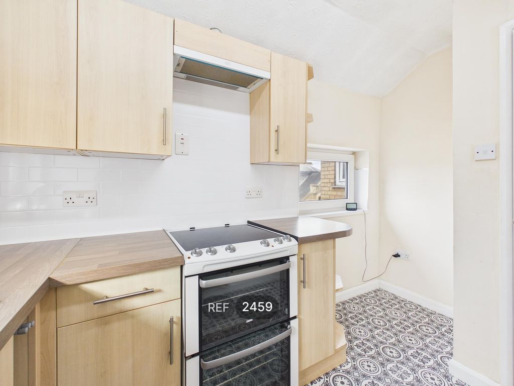 Property photo 2 of 17 Kitchen