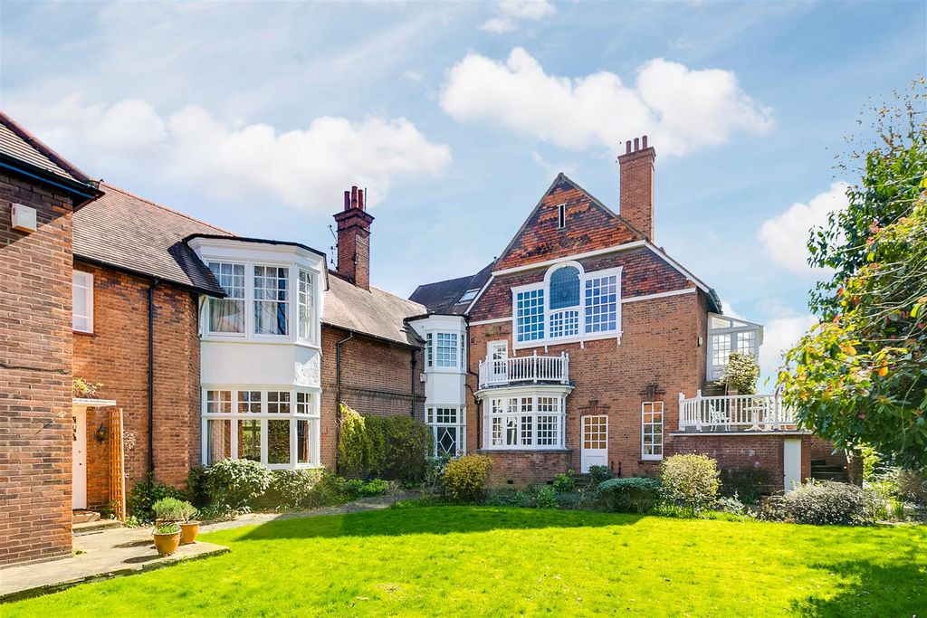 Property photo 1 of 14 Kara Lodge, W4 - For Sale