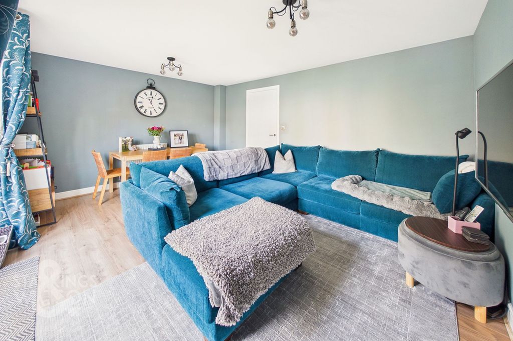 Property photo 2 of 22