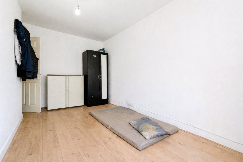 Property photo 2 of 9 Picture No. 14