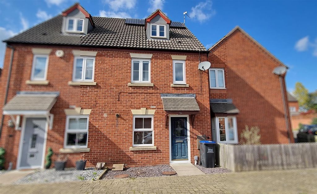 Property photo 1 of 20 Front