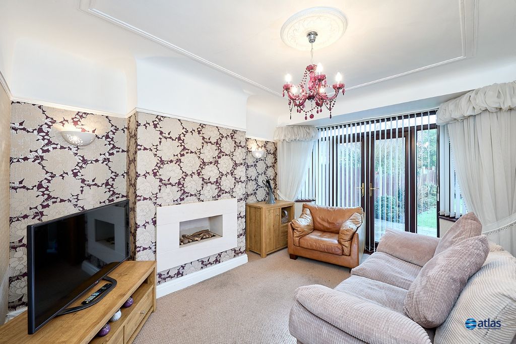 Property photo 3 of 21 Living Room