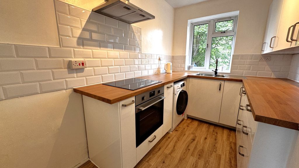 Property photo 2 of 10 Kitchen