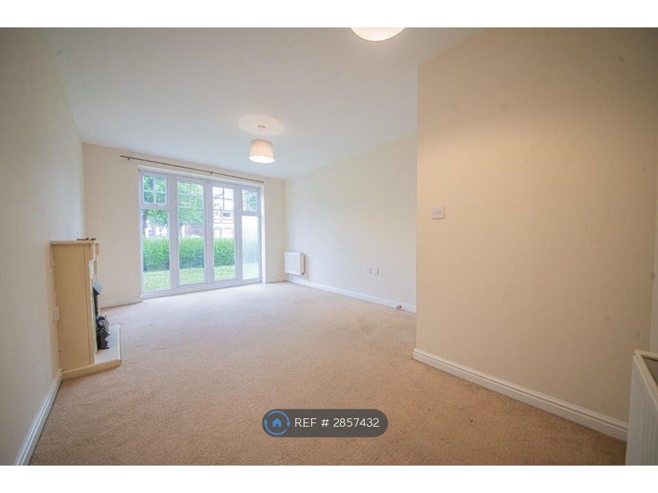 Property photo 3 of 10 Living/Dining Room