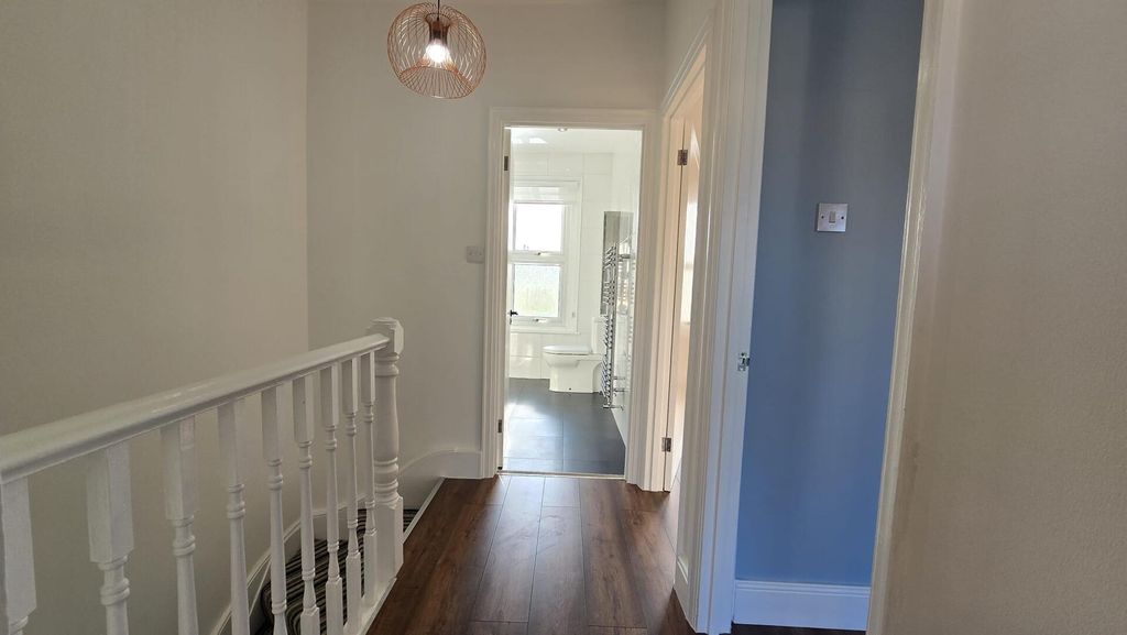 Property photo 2 of 18 Hallway