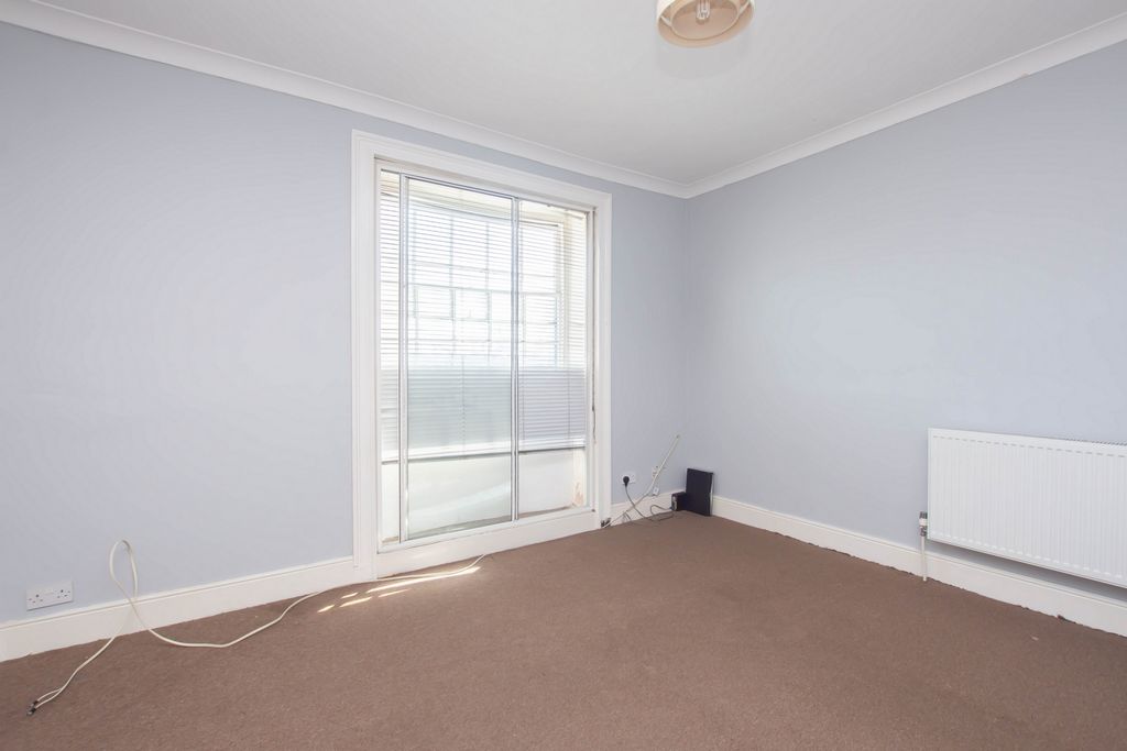 Property photo 3 of 12 Photo 4