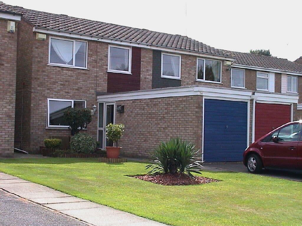 Property photo 3 of 10 Front (Exterior)