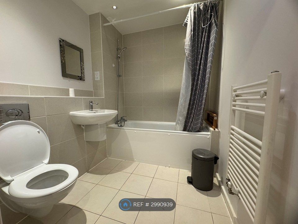 Property photo 2 of 12 Bathroom