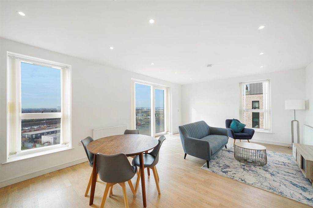 Property photo 3 of 18 Flat 81, Arber House - Zk96Enf4Dirurbkrn745.Jpg