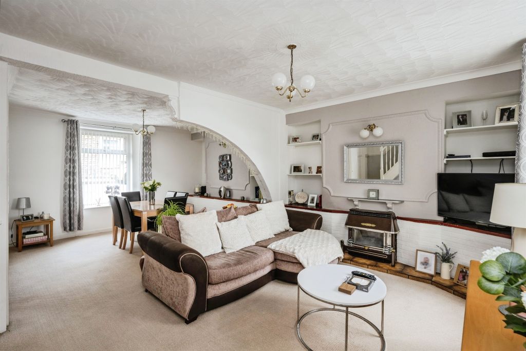 Property photo 2 of 17