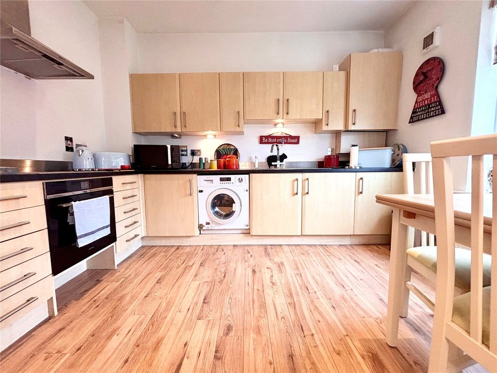 Property photo 3 of 19 Kitchen