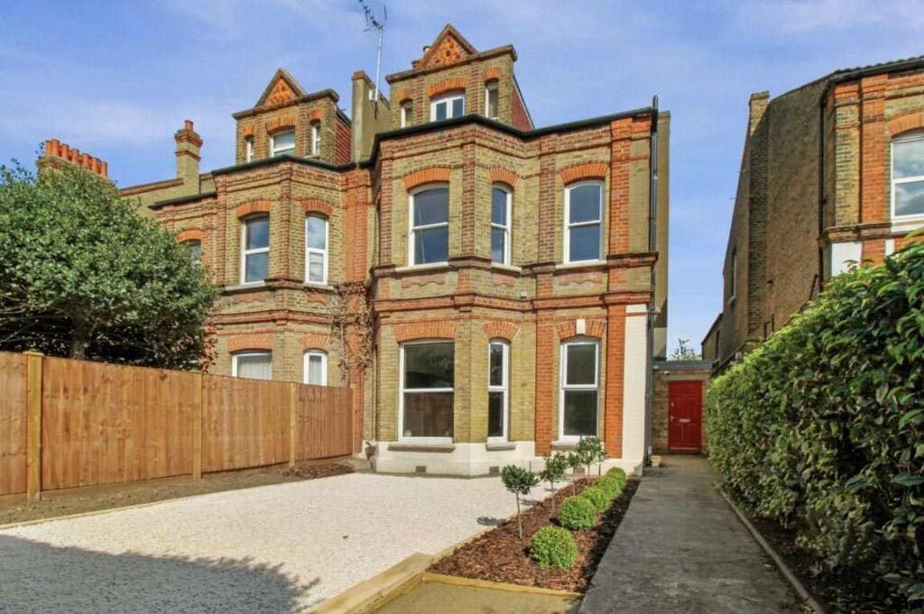 Property photo 2 of 10