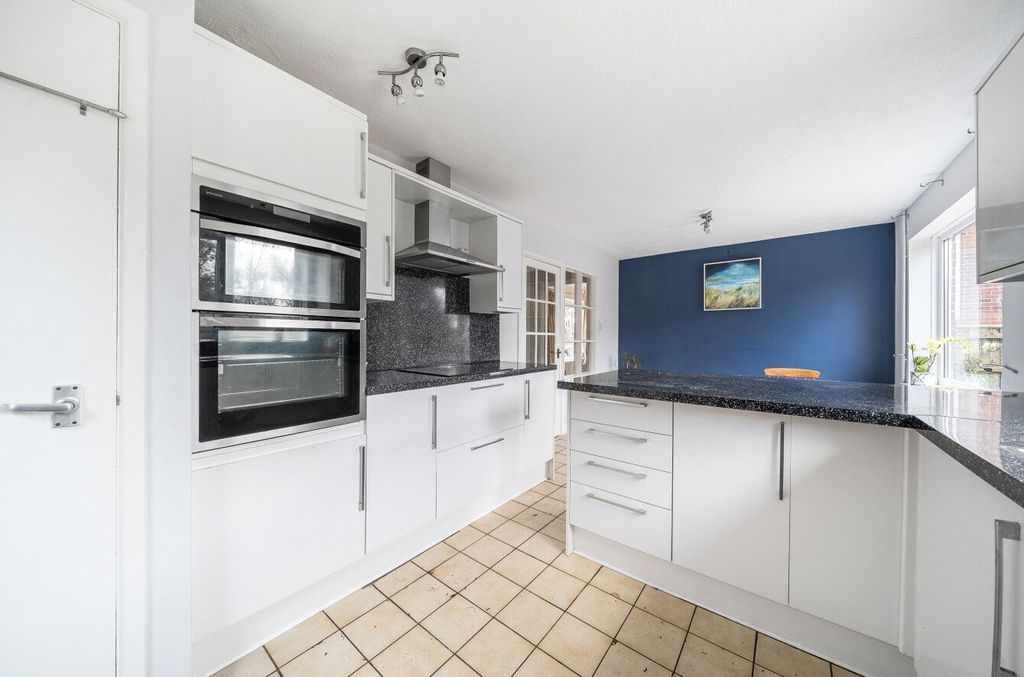 Property photo 2 of 11 Kitchen