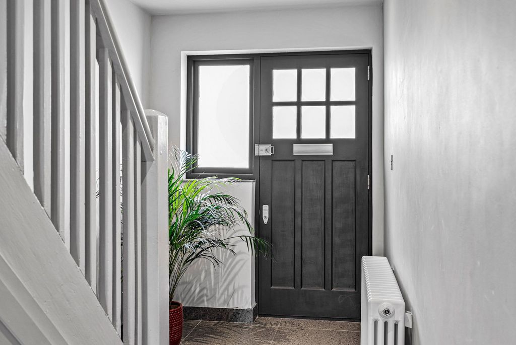 Property photo 3 of 40