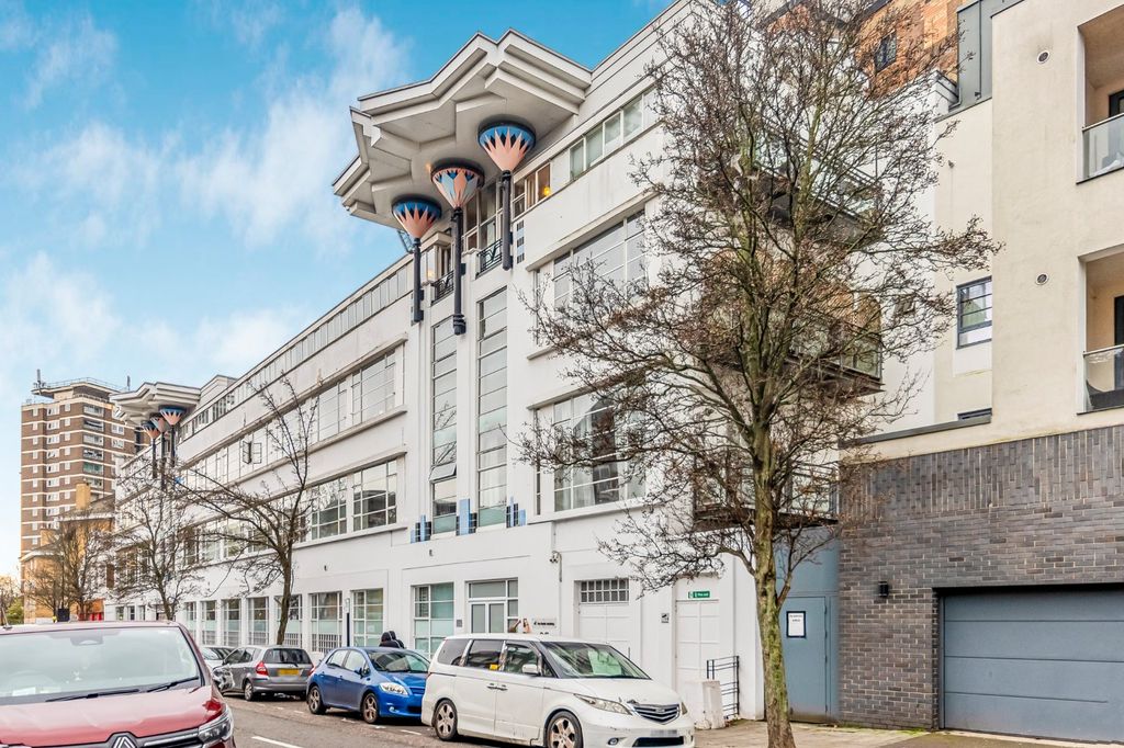 Property photo 1 of 11 External