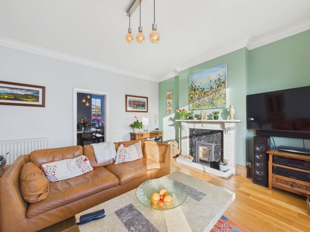 Property photo 2 of 27