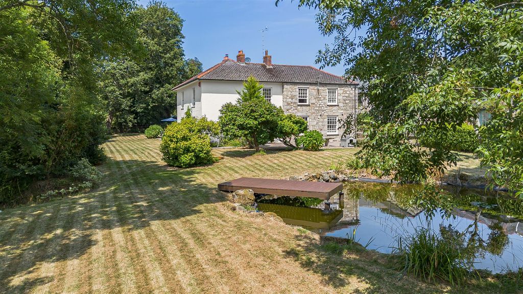 Property photo 1 of 62