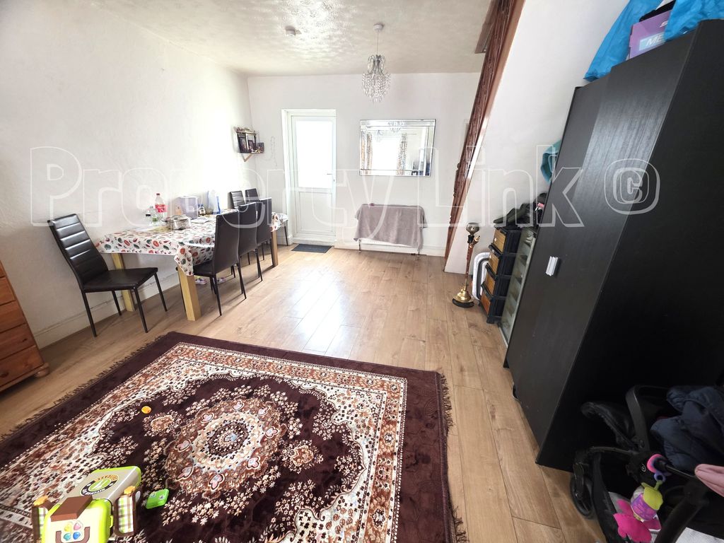 Property photo 2 of 33