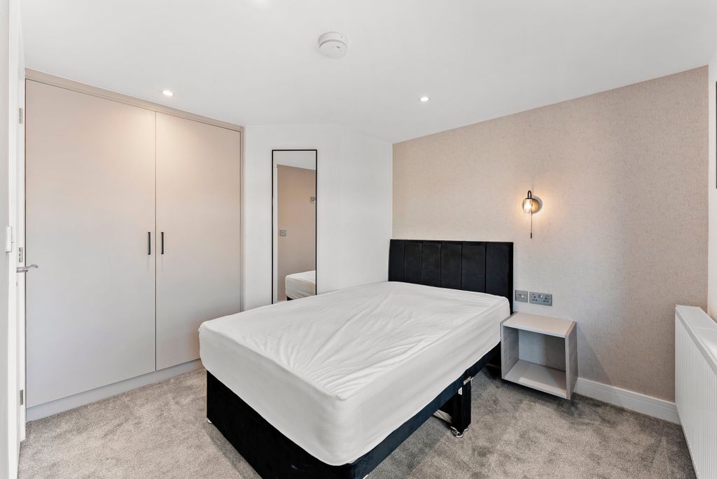 Property photo 1 of 28