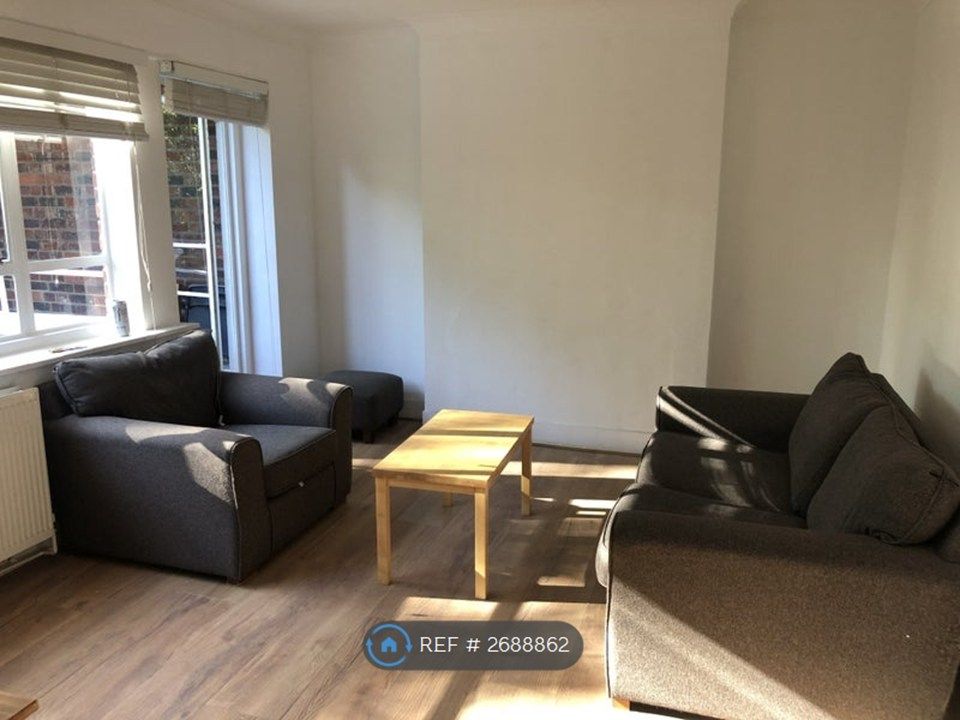 Property photo 3 of 10 Living Room