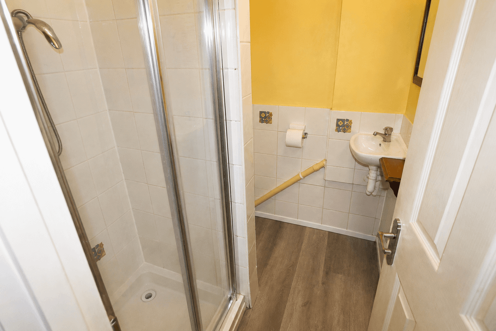 Property photo 2 of 6 1A20647E-A2d3-441c-9B5d-8c6Cabbb864F