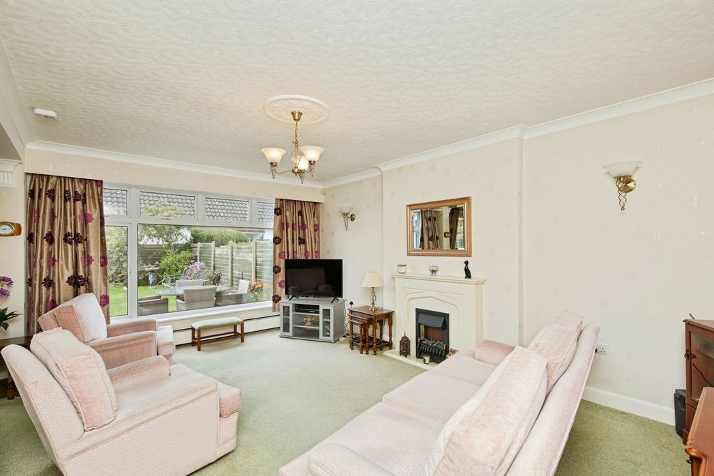 Property photo 2 of 17 Photo