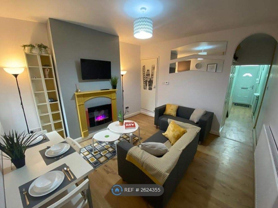 Property photo 1 of 20 Lounge 2